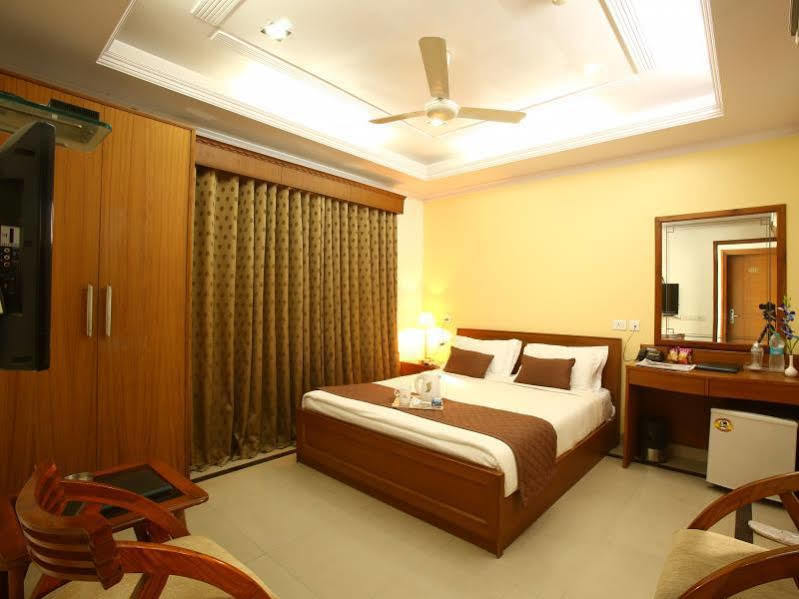 Emblem Hotel Sector 14 Gurgaon Eksteriør billede