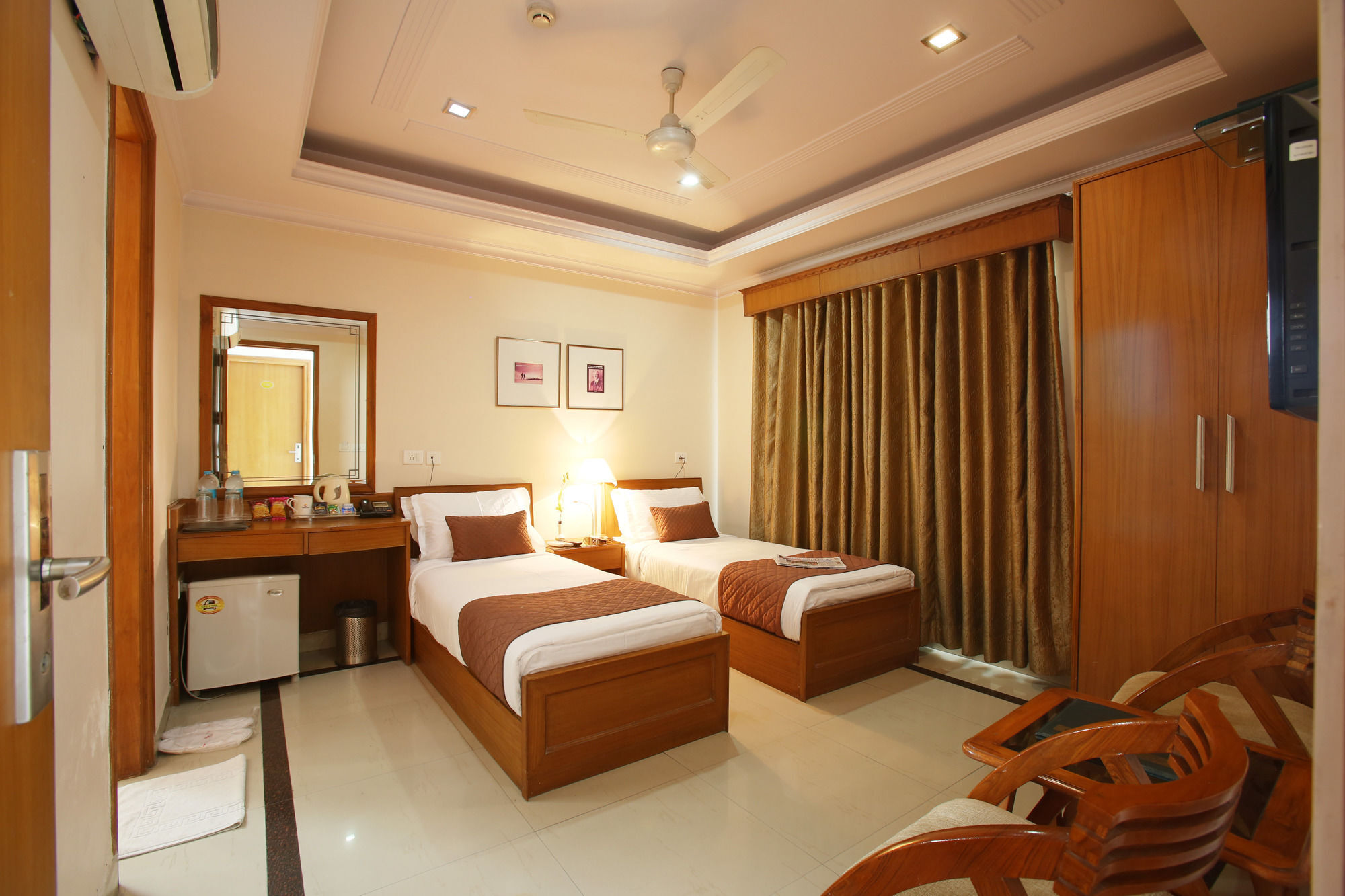 Emblem Hotel Sector 14 Gurgaon Eksteriør billede