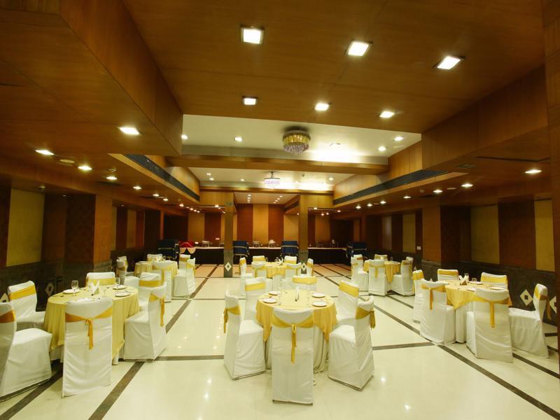 Emblem Hotel Sector 14 Gurgaon Eksteriør billede