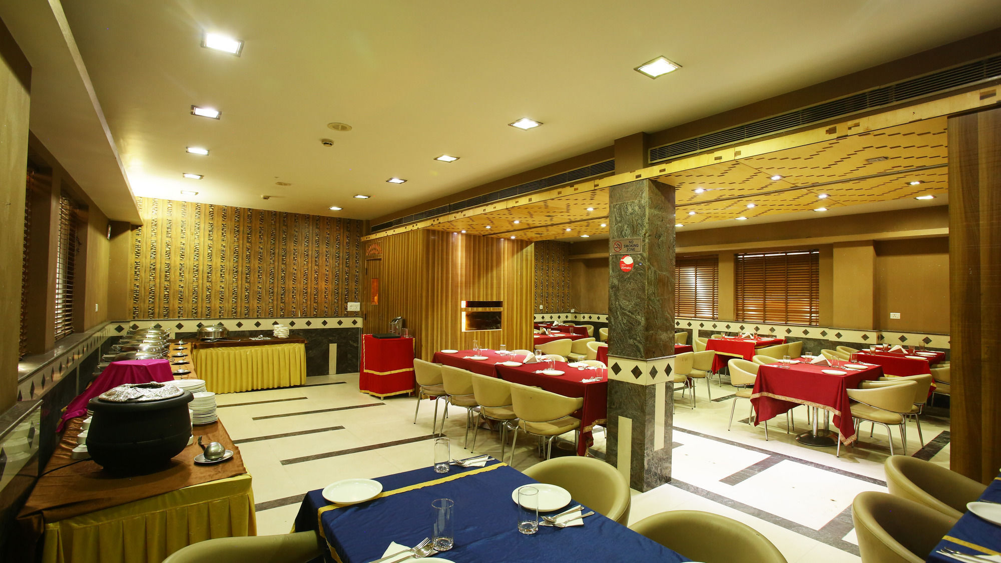 Emblem Hotel Sector 14 Gurgaon Eksteriør billede